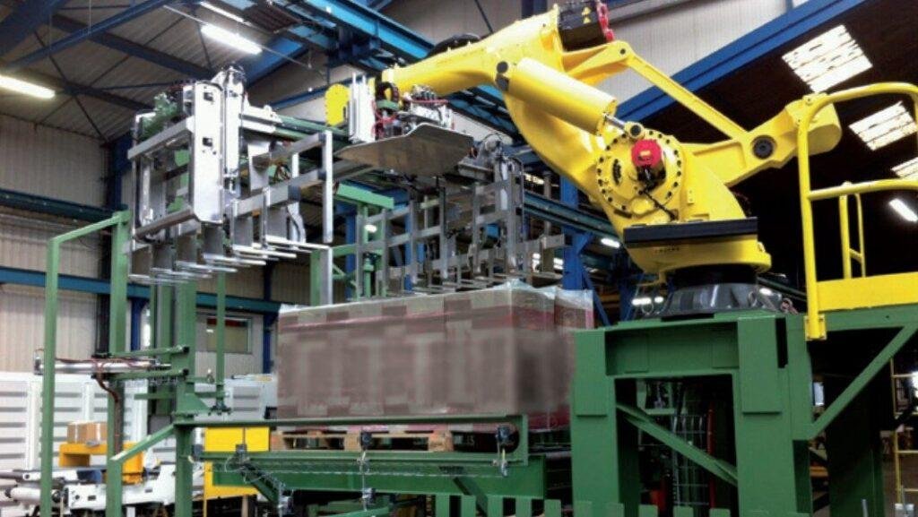 Robots industriels équipés de préhenseurs sur une ligne de manutention
